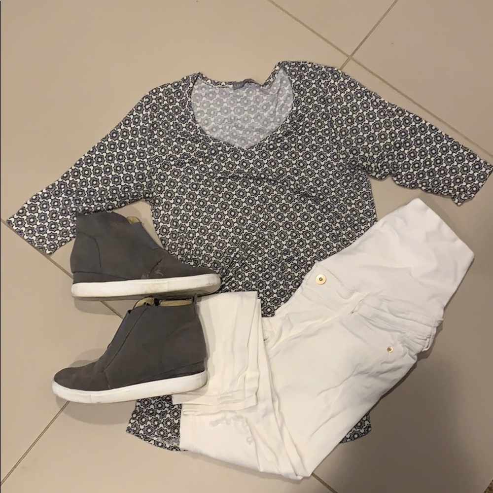 3/4 sleeved maternity shirt